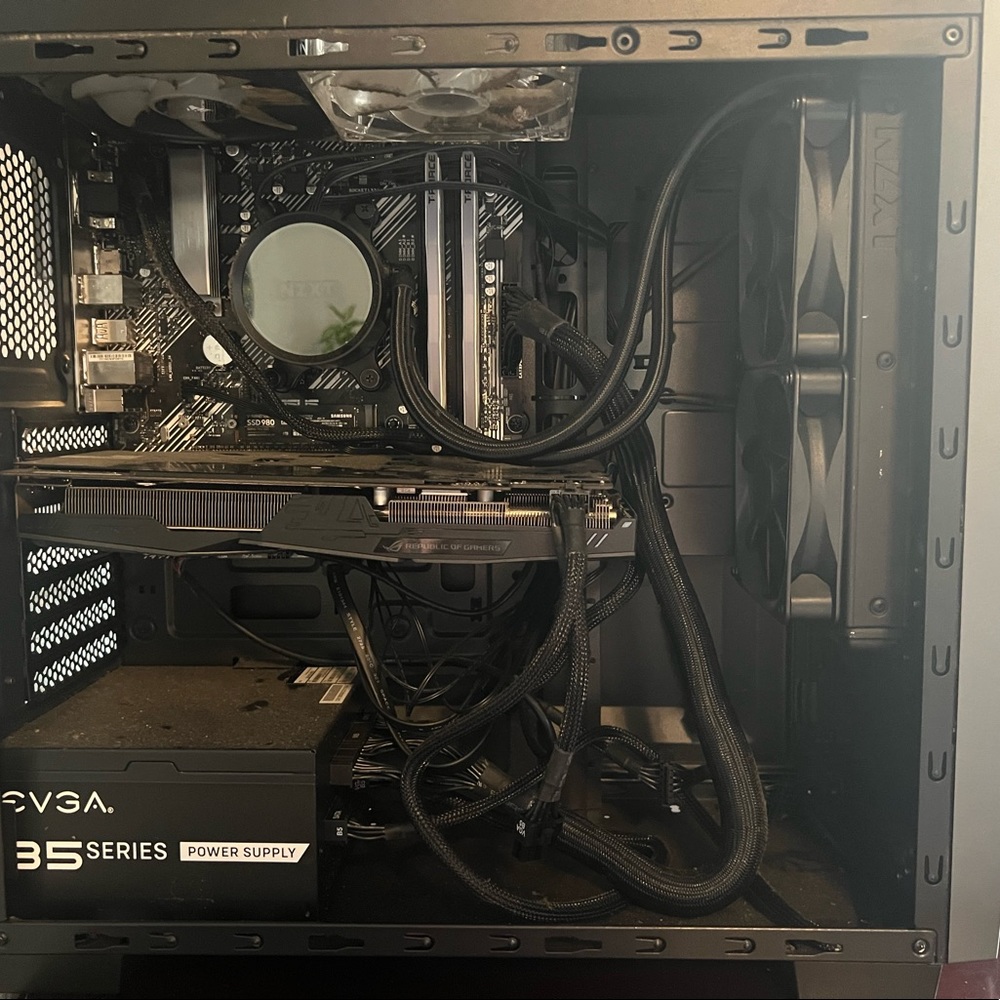 PC Gaming Setup - Picture 2 of 9